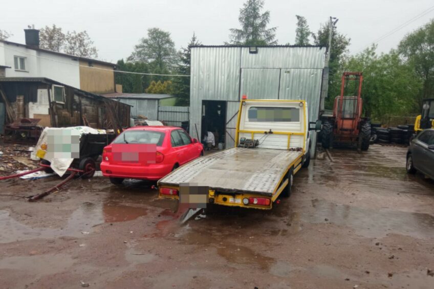 Kradł „na lawetę” – policjanci znaleźli Ducato i zatrzymali 25-latka