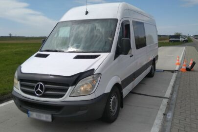 Mercedes Sprinter na pojedynczym kole ważył 7300 kg
