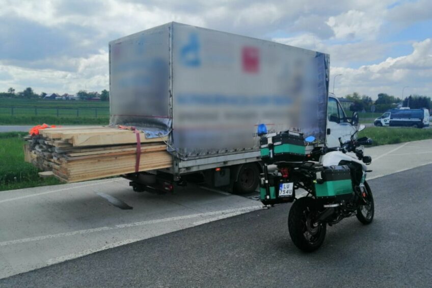 Przewoził 7,5 m3 sosnowych desek – Iveco Daily ważyło 6900 kg