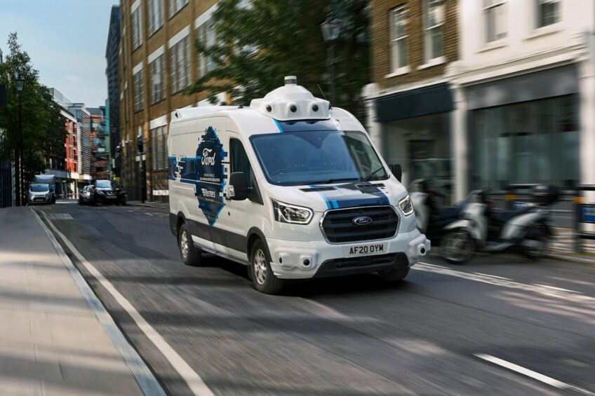 Autonomiczny kurierski Ford Transit na testach w Europie