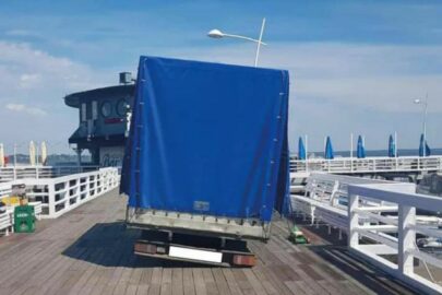 Kierowca Iveco Daily uszkodził molo w Pucku – 1000 zł mandatu