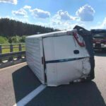 Na A2 w Fiacie Ducato wystrzeliła opona - ranny kierowca