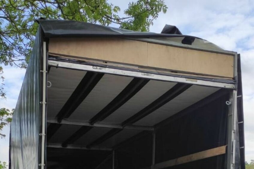 Podwójny dach w ładowni Masterki wypełniony był kontrabandą