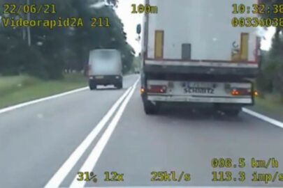 Bus na zakazie wyprzedził 3 zestawy – policja ma nagranie