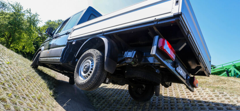 MAN TGE 4x4 i eTGE - testy na torze off-road i wyścigi na 1-4 mili