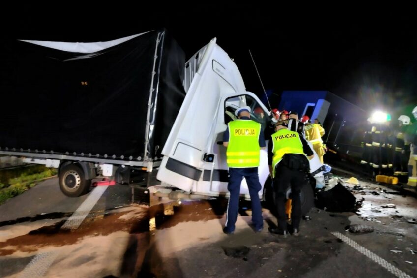Tragiczny wypadek na DK 92 – nie żyje kierowca Renault Master