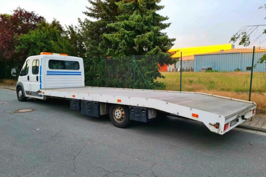 Citroen Jumper o długości niemal 10 metrów na niemieckim ebay