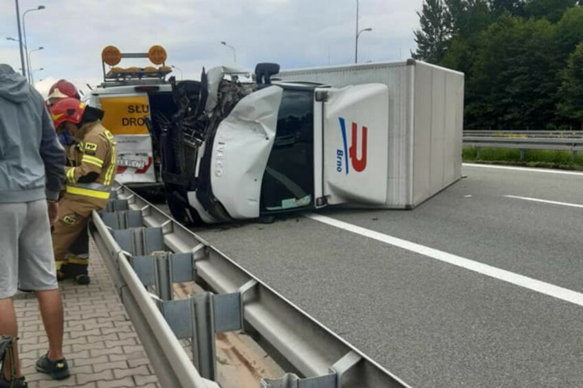 Iveco Daily wjechało w Ducato służby drogowej na S52