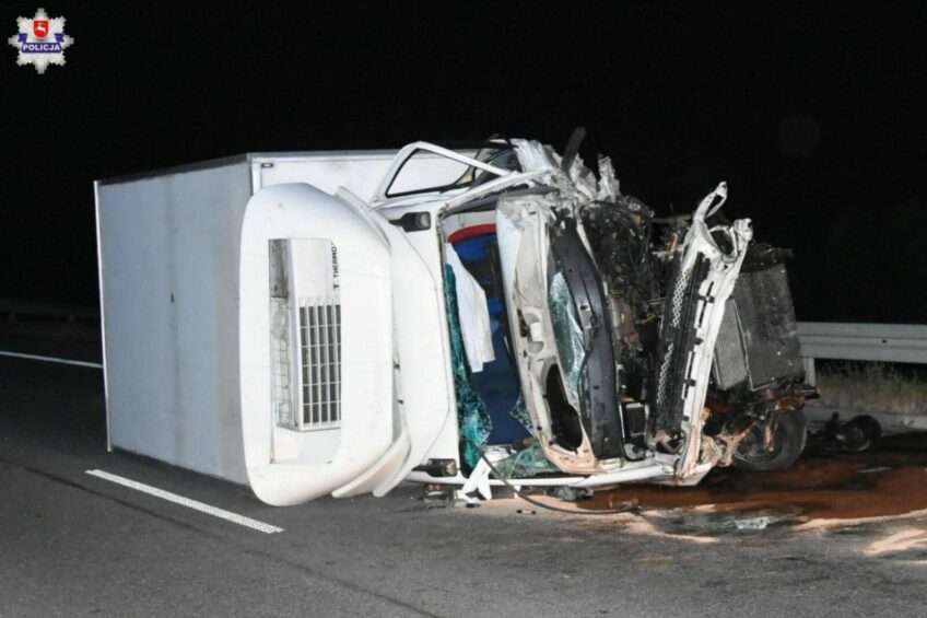 Na S12 Iveco Daily wjechało w Audi – zmarł kierowca osobówki