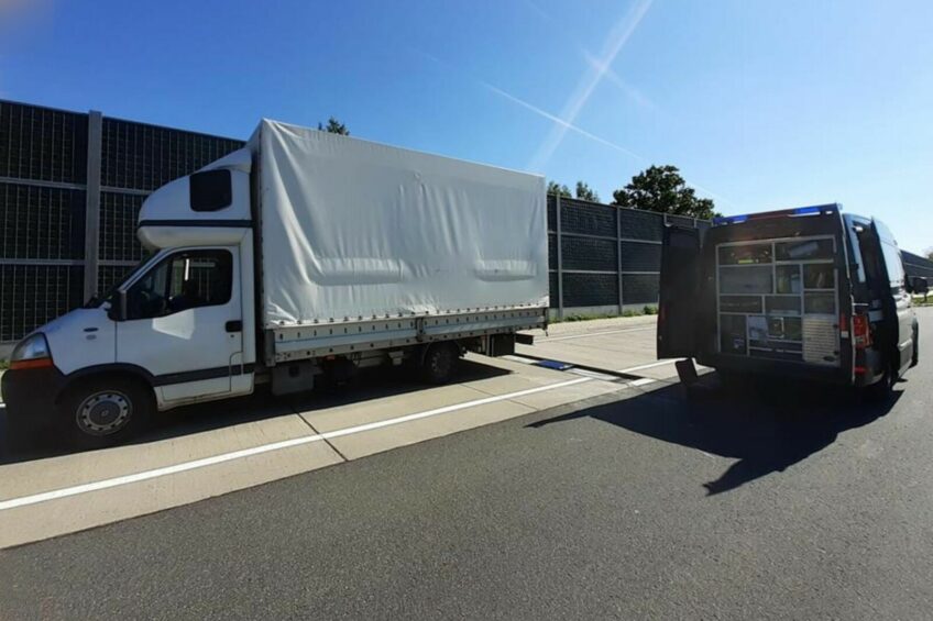 Busiarz na swoim bez prawa jazdy, ale z ładunkiem na Czechy