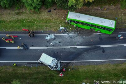 Zderzenie Fiata Ducato z autobusem PKS – zmarł kierowca furgonu