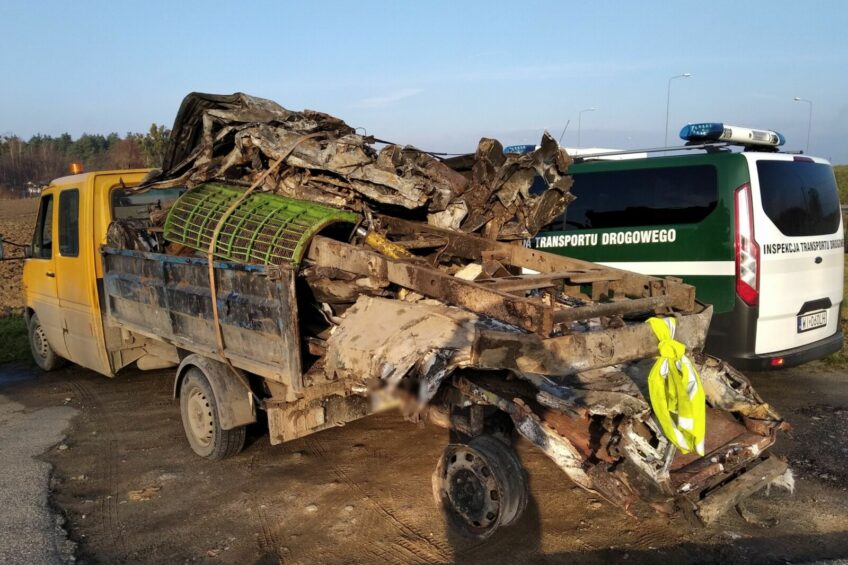 Niebezpieczny transport złomu – Volkswagen LT nie miał przeglądu
