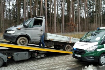 Chciał zaoszczędzić na lawecie – niesprawne Iveco Daily na DK 16