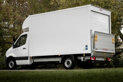 Sprinter do serwisu – ryzyko przetarcia przewodów hamulcowych