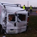 Renault Trafic dachowało na DK 19 – zmarł kierowca furgonu