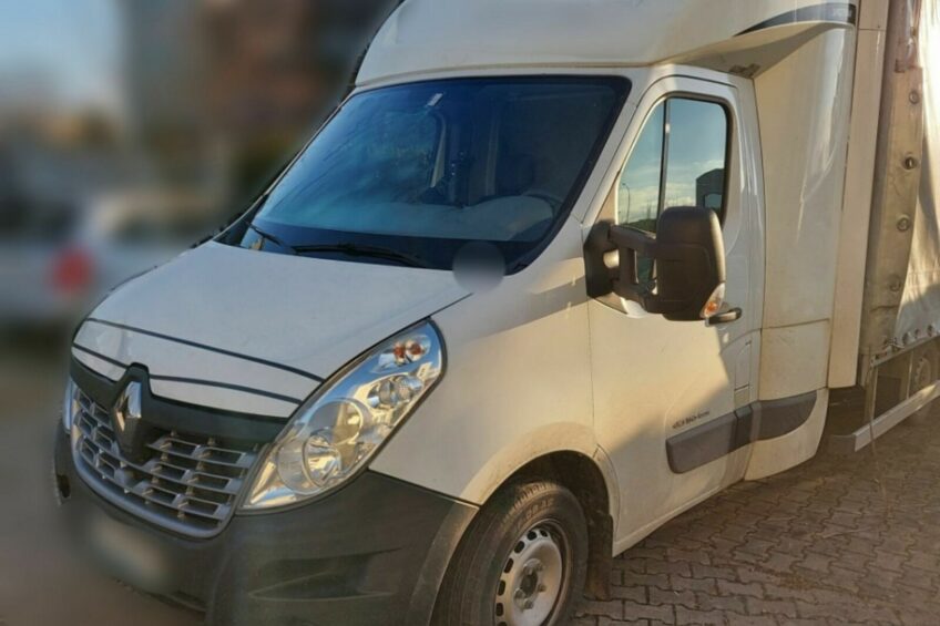 Uciekała busem przed policją – w kabinie narkotyki a na pace paliwo