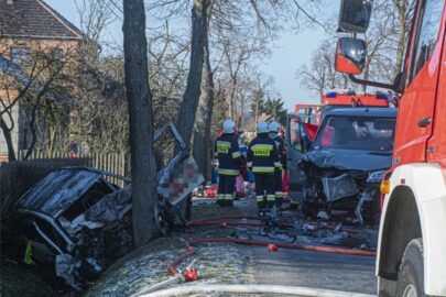 Osobówka wjechała w Sprintera wiozącego butle z gazem