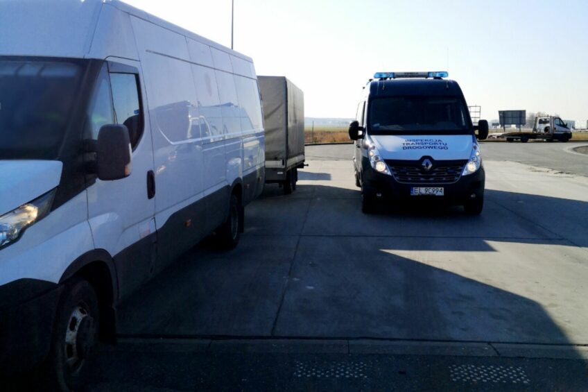 Przewóz na potrzeby własne – kierowca stracił prawo jazdy przez tacho