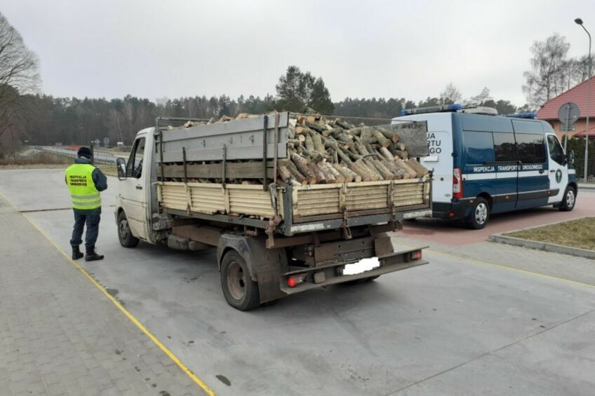 Kierowca tego VW LT dostał aż 3 mandaty. Łącznie wyszło 3000 zł