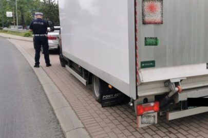 Kolejny kaskader w Daily. Przeciążonego busa wypatrzyli policjanci