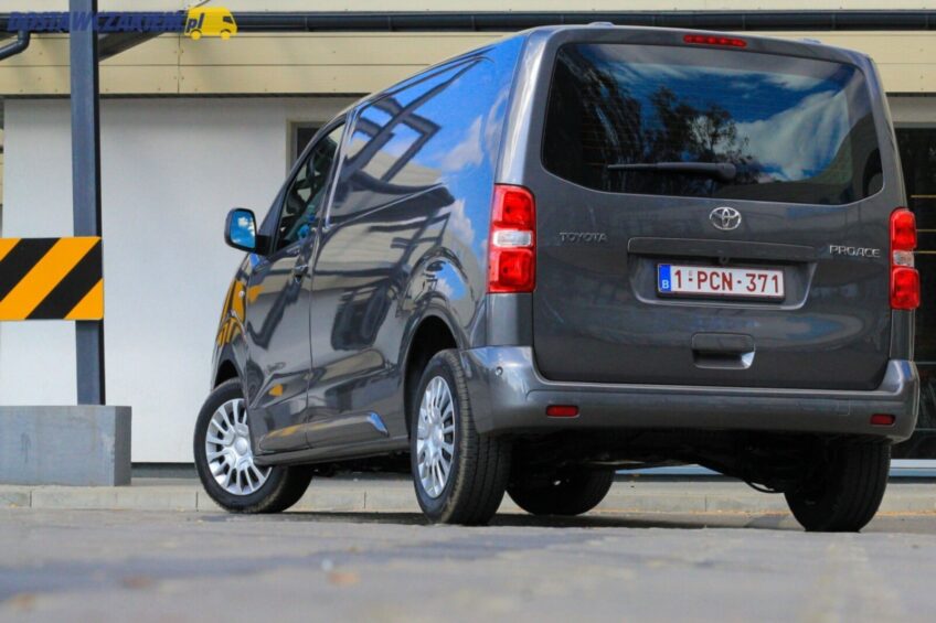 Auta dostawcze sprowadzane do Polski. Ich średni wiek to blisko 12 lat