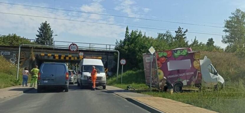 Mercedes Sprinter kontra wiadukt mistrzów w Tychach