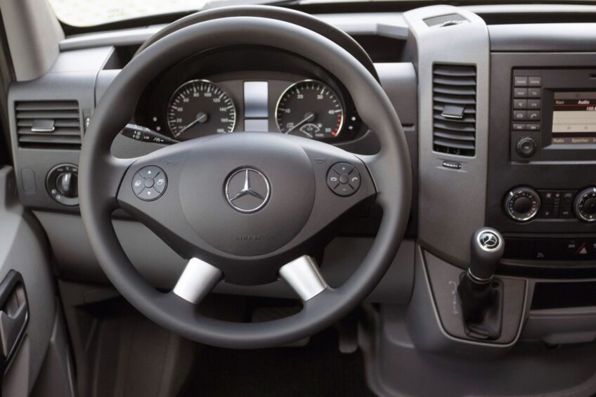 30 000  Sprinterów 906 do serwisów. Powodem airbag kierowcy