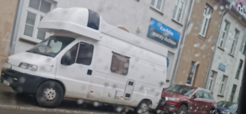 Furgon z kurnikiem - Tak. Dobrze widzicie