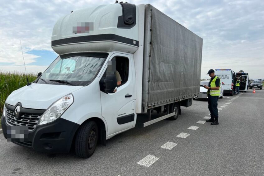 ITD ściągało busy na DK 74 – mandaty po 100 zł za każde 100 kg
