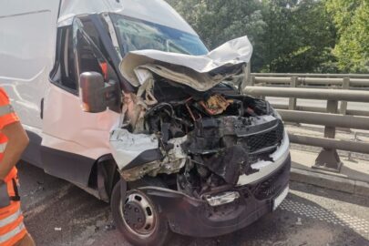 Karambol na A4 – kierowca Daily nie zachował bezpiecznej odległości