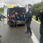23 nielegalnych migrantów w Mercedesie Vito