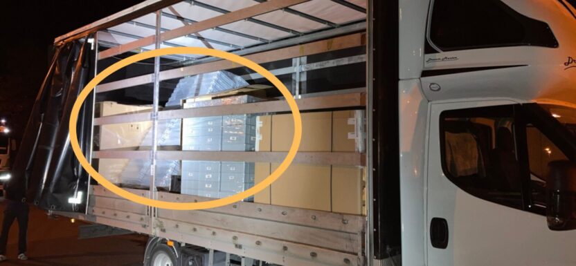 Przechylony na lewą stronę i z wybrzuszoną plandeką - kontrola busa z Polski