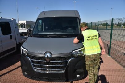 Renault Master z przerobionym polem VIN odzyskane w Zosinie