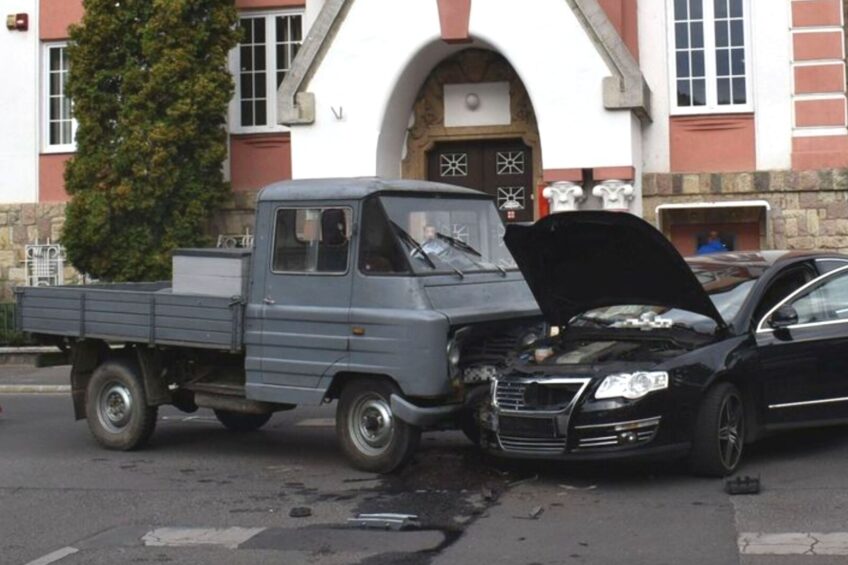 Żuk A11 kontra VW Passat B6. Zderzenie dwóch światów