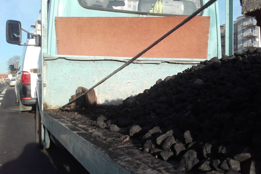 Brak zakazu ruchu dla transportów węgla – a co z busami?