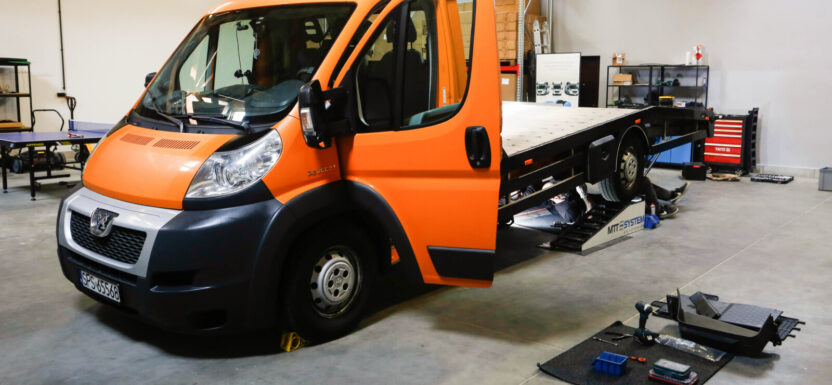 Montaż poduszek pneumatycznych MTT System w autolawecie Piotra