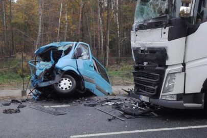 Tragiczny wypadek na DK 50 – zmarły 3 osoby ze Sprintera