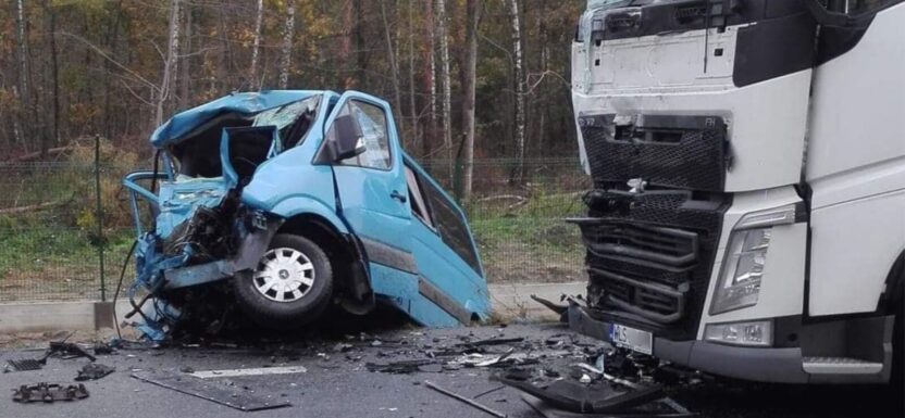 Tragiczny wypadek na DK 50 - zmarły 3 osoby ze Sprintera