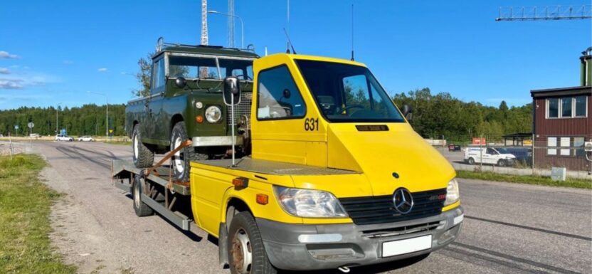 Mercedes Sprinter z jednorzędową kabiną. Ma 22 lata i tylko 39 950 km