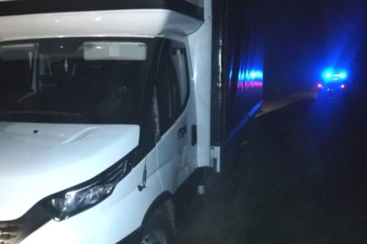 Z busa aż wyrwało lusterko – potrącony 18-latek w poważnym stanie