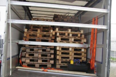 Przeładowany bus z Polski zatrzymany na A5. Kara także dla spedycji