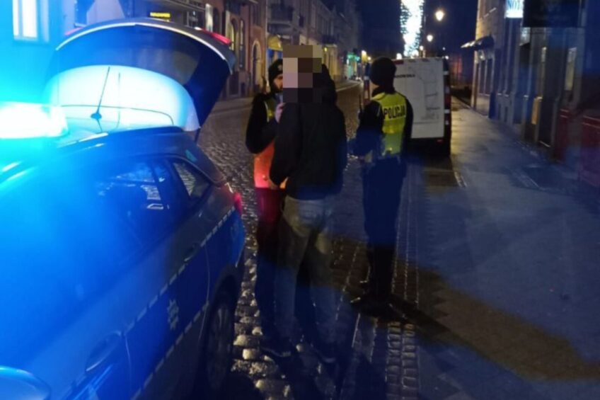 Kierował Renault Trafic i pił piwo – interweniował policjant po służbie