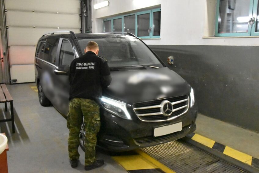 Mercedes V-klasa z przebitym VIN-em odzyskana w Hrebennem