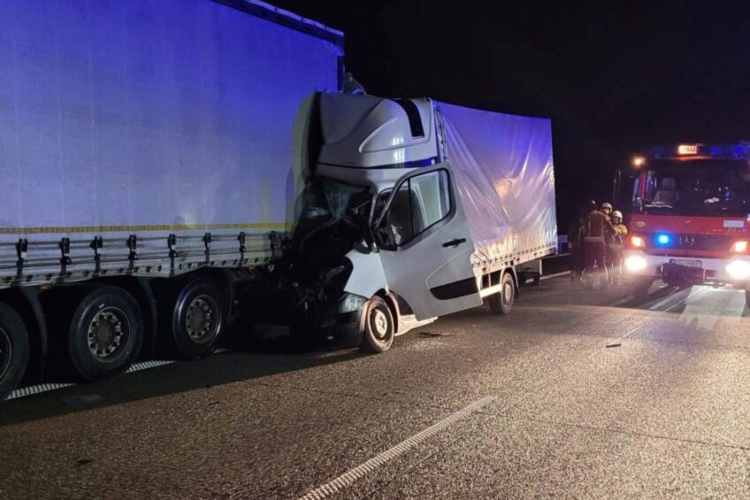 Na S61 bus najechał na zestaw. Kierowca eksportówki w szpitalu