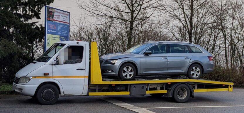 Przerdzewiały Sprinter z choinką na blacie. Niemcy naliczyli 63 usterki