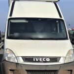 Skradzione Iveco Daily porzucone na S8. Bus stał na pasie awaryjnym