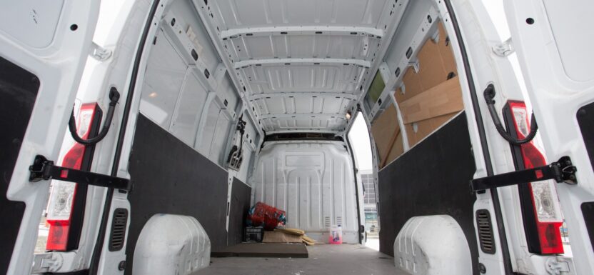 Import używanych aut dostawczych do Polski w 2023 roku -14% po lutym