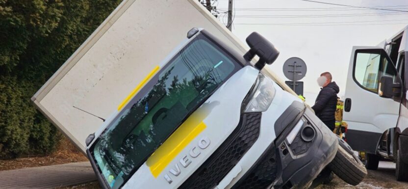 adąc w kierunku Błonia zjechał do przydrożnego rowu.