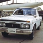 Toyota Hilux – odpowiednik T4 wśród pick-upów kończy 55 lat