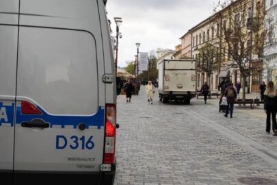 W Lublinie kierowca busa cofając potrącił pieszą. Kobieta zmarła